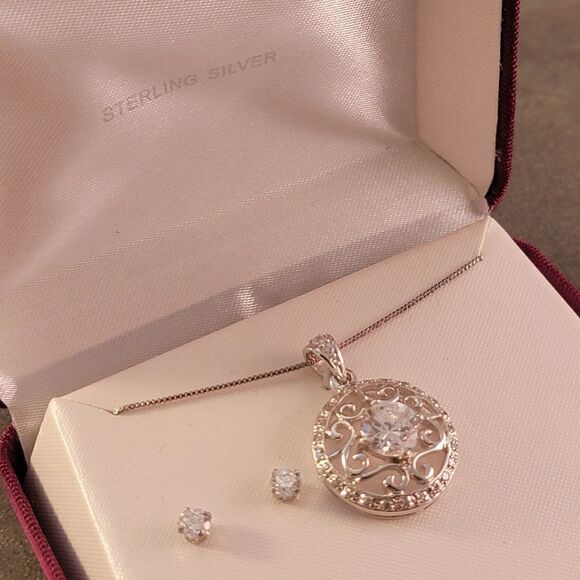 Sterling Clear CZ Round Openwork Pendant Necklace & Stud Earrings Set - Ne… - Picture 2 of 6